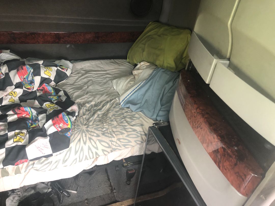 1999 VOLVO VNL64T770 - Image 17